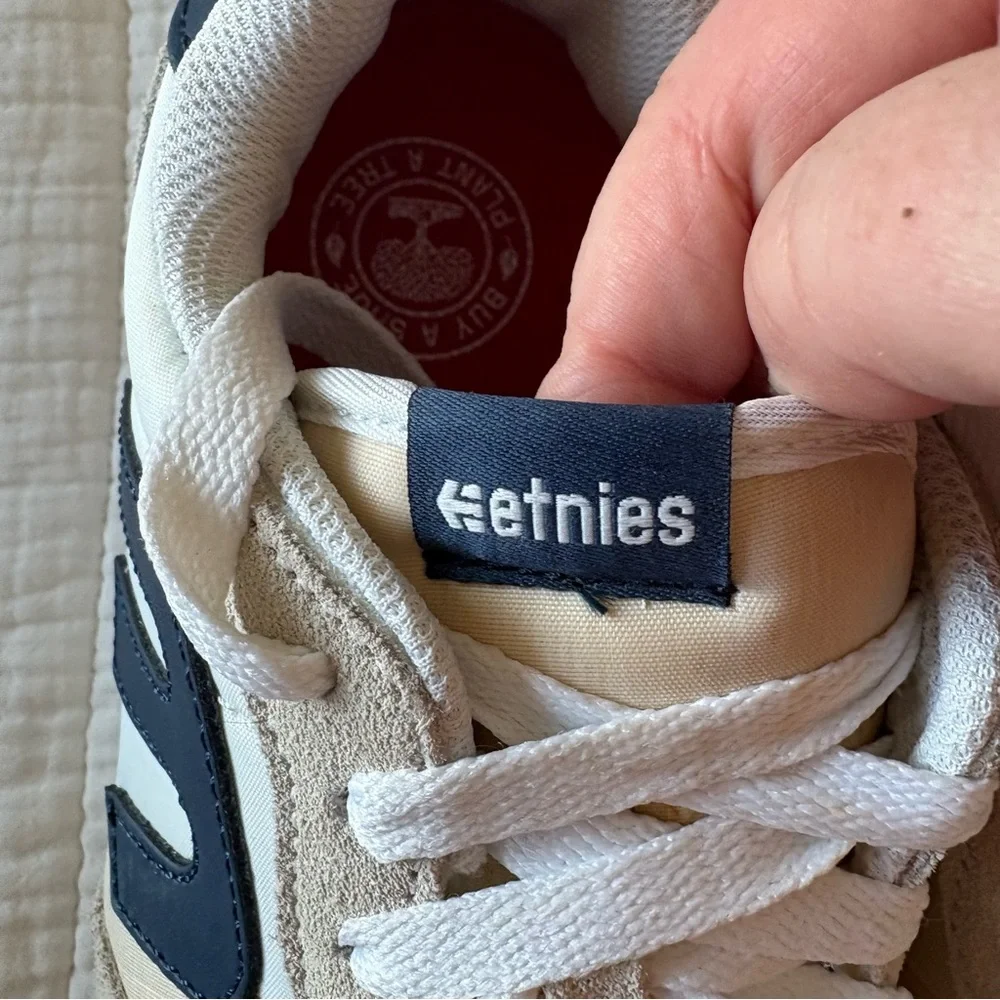 Etnies Women's Lo-Cut Cb W's Skate Shoe. Size 6.5.